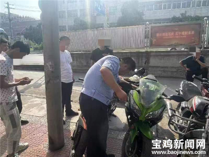 （轉）寶雞交警重拳打擊“飆車炸街” 搗毀非法改裝摩托車窩點