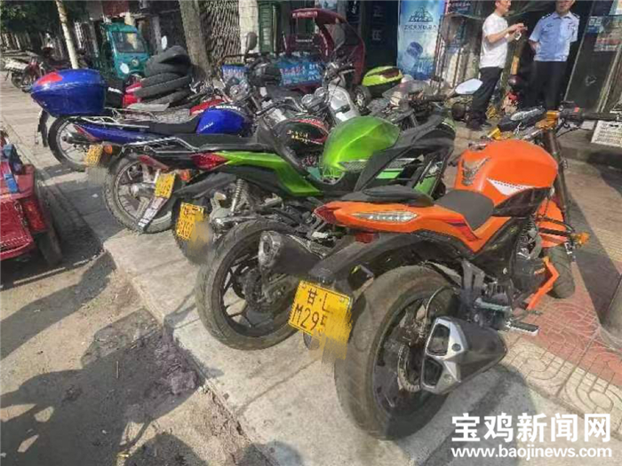 （轉）寶雞交警重拳打擊“飆車炸街” 搗毀非法改裝摩托車窩點