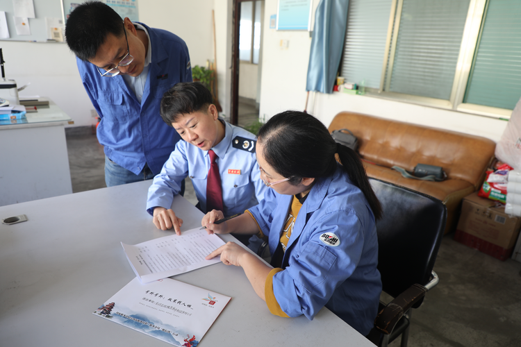 寶雞市稅務局第二稅務分局：讓“稅信鴿”飛馳 為企業送去“國慶禮”_fororder_1