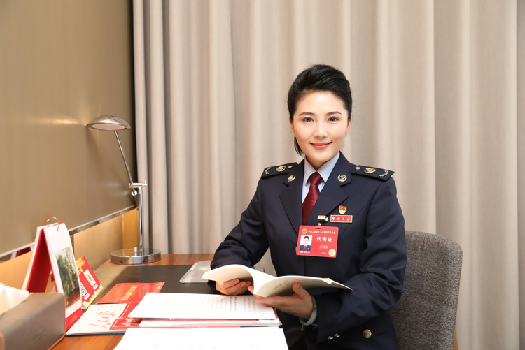 中國工會十八大代表、西安市稅務局系統工會專職副主席王冠鈺：讓工會之花在實幹中綻放_fororder_圖片1