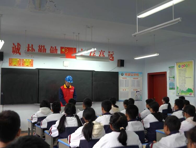 國網西鄉縣供電公司：警企聯動深入校園送安全_fororder_3