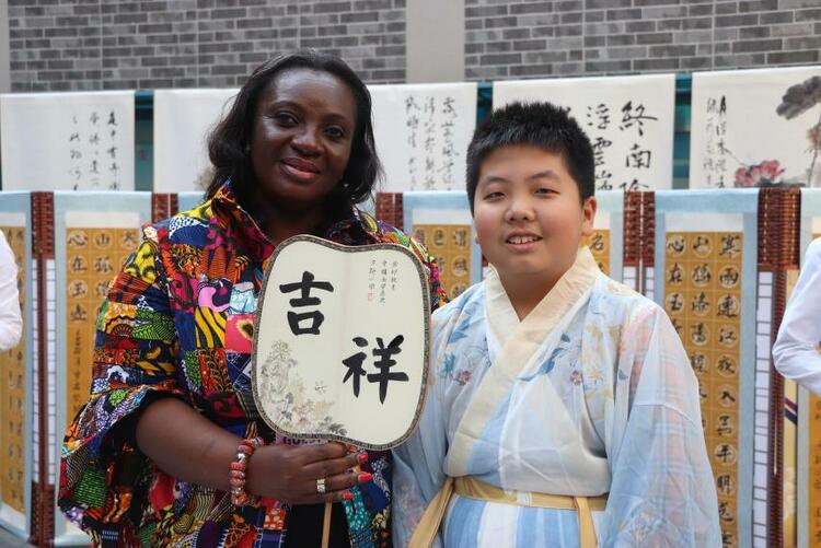 駐華大使夫人在首善未央見證絲路輝煌 領略文化之美_fororder_wps_doc_3