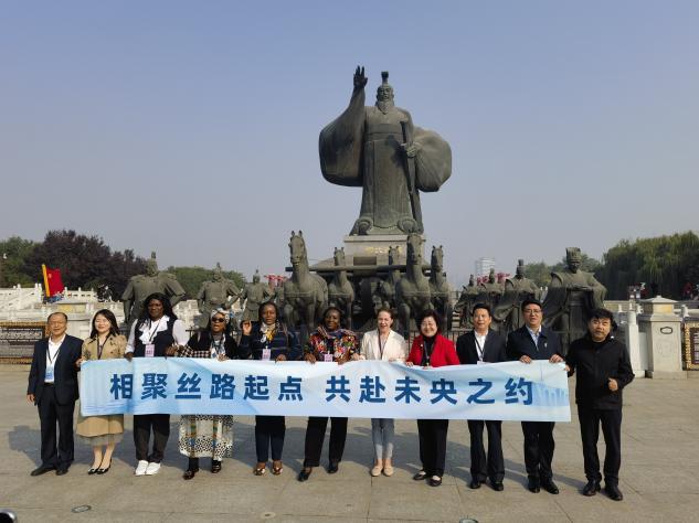 駐華大使夫人在首善未央見證絲路輝煌 領略文化之美_fororder_wps_doc_0