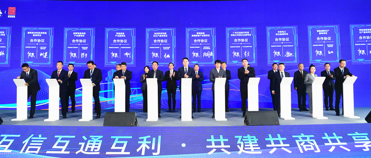 西鹹新區進入“絲博時間” 專場簽約683億元70個産業項目_fororder_圖片1