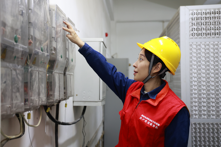 【主題教育進行時·陜電篇】國網西安高新供電公司杜城中心供電所所長燕旭朦：堅守電力初心 以實幹篤行彰顯青年擔當_fororder_圖片1