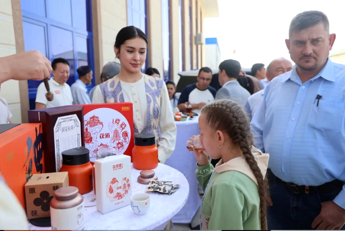 出口中亞！西鹹新區首單大宗茯茶出口貿易完成_fororder_微信圖片_20240118172649