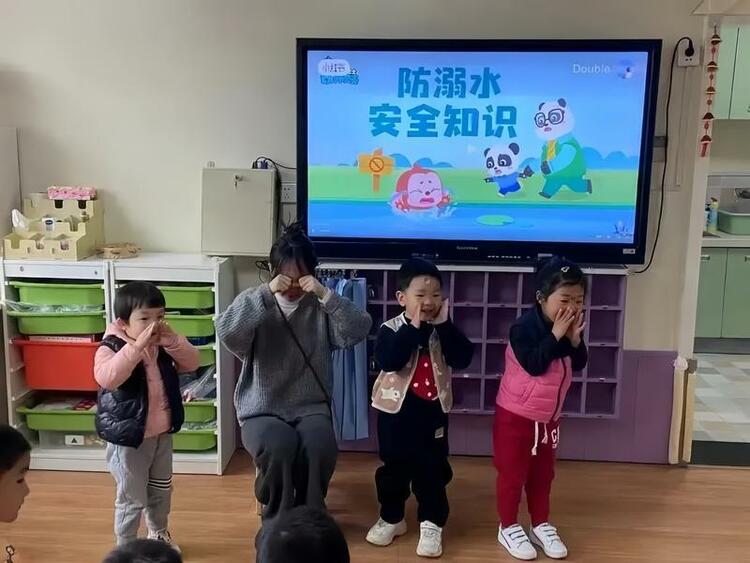 別樣開學第一課 欣欣向“龍”啟新程
