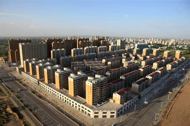 榆林市靖邊縣：城市建設有“裏”有“面”_fororder_蓬勃發展的靖邊縣西新區.JPG
