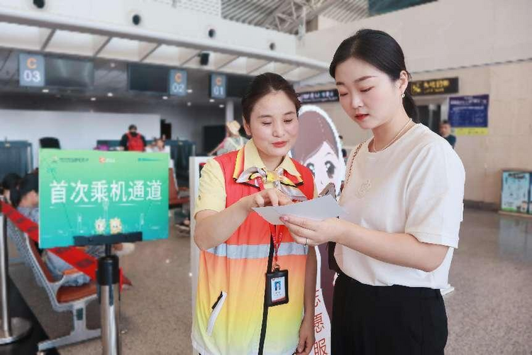 長安航空：為首次乘機旅客送溫暖保暢通_fororder_圖片1