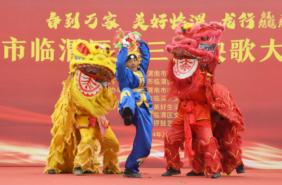 【鏡觀陜西】旋轉、跳躍、“扭”不停歇  渭南臨渭區千人秧歌“嗨”翻天_fororder_圖片4