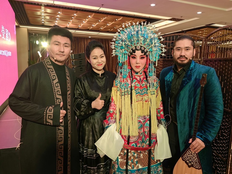 亮出秦人底色 秦腔跨文化“出海”遊世界