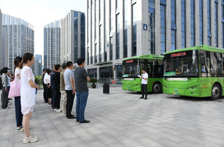 西安浐灞國際港：公交服務“心”升級 “一站式”服務助企行_fororder_圖片1