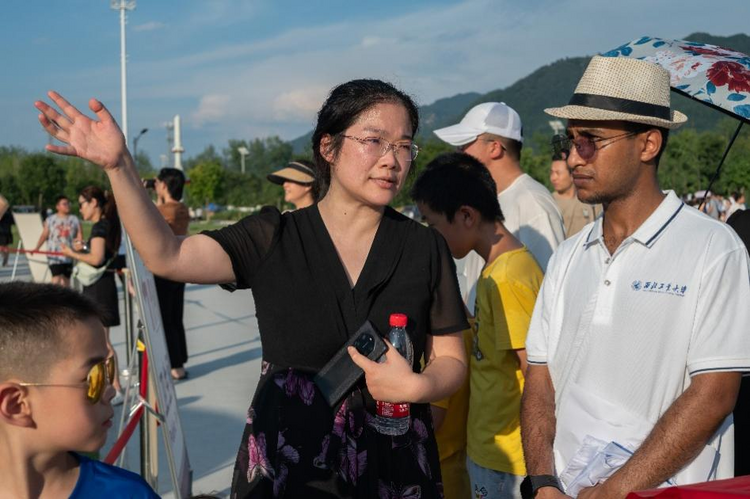 西工大中外青年共學國情 課後同唱“我愛你，中國”_fororder_圖片3