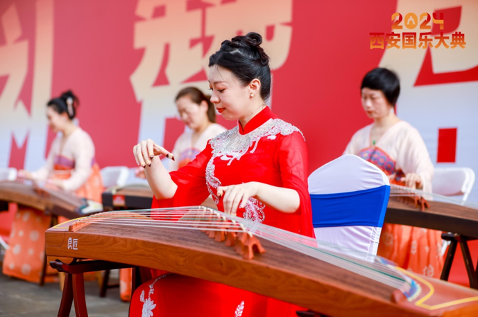 西安國樂大典：千人古箏共奏盛世華章 國樂之聲禮讚盛世中華_fororder_3