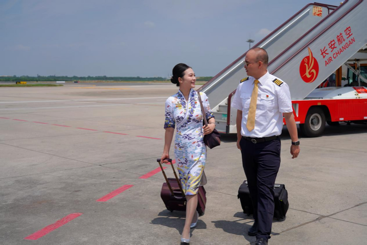 牛郎織女在鵲橋相會 我們在長安航空相會_fororder_2