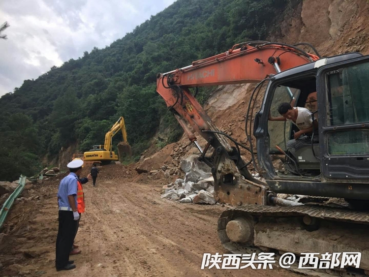 244國道寶雞段塌方已清理完畢 交通已經恢復