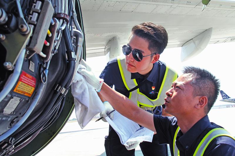 南航西安飛機維修廠工程師們每人每天維護保障航班近百次