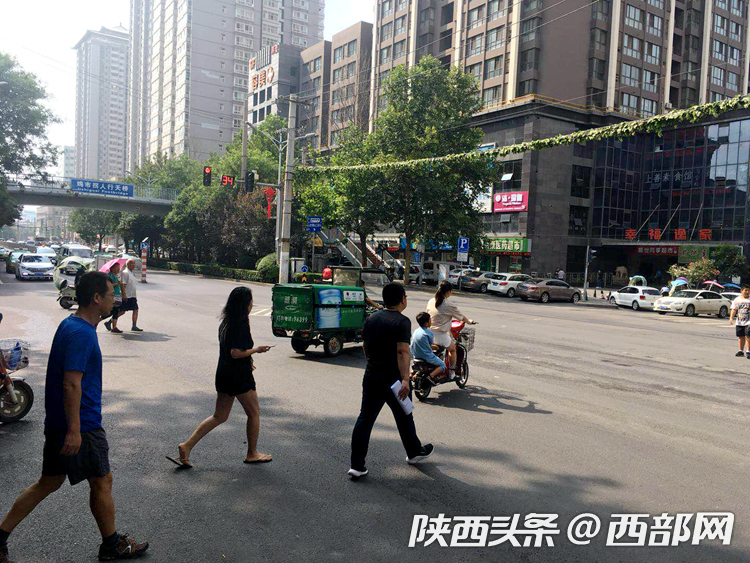 天橋各處有就是沒人走 記者調查:西安部分天橋"形同虛設"