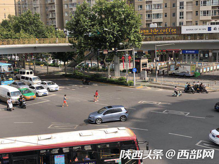 天橋各處有就是沒人走 記者調查:西安部分天橋"形同虛設"