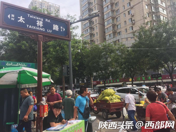 西安過街難調查：綠燈只有19秒 行人跑著過馬路