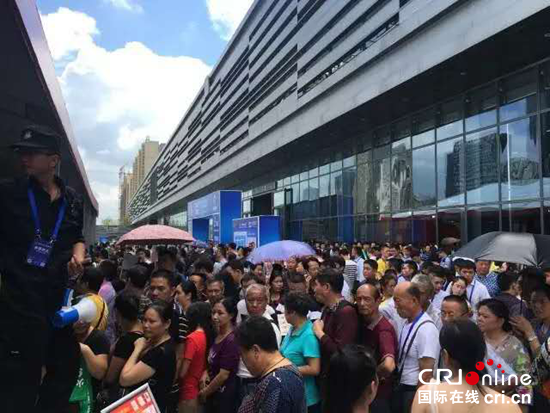 【貴州頻道讓轉】【China News 帶圖列表＋三秦大地 西安＋今日看點＋移動列表】酒博會茅臺推“喜宴”新品 多方位直播展現“醬香”魅力
