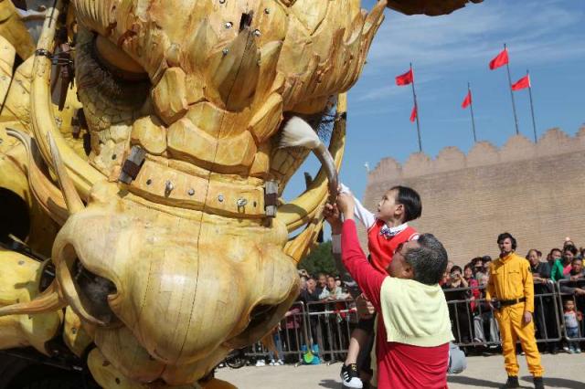 【三秦大地 西安+移動列表】“龍馬精神”機械趴空降大明宮 燃爆國慶黃金周