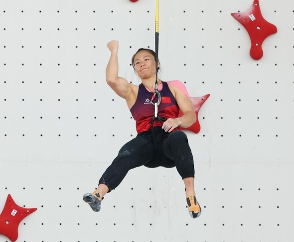 巴黎奧運會丨攀岩——女子速度賽：中國選手鄧麗娟獲得銀牌