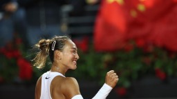 鄭欽文首勝薩巴倫卡 晉級WTA1000羅馬站半決賽
