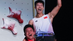跨越13年，中國兩代速度攀岩世界冠軍的相擁