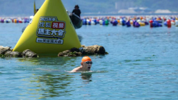 歷時5小時18分 張朝陽橫渡南澳島-饒平海灣