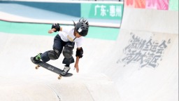 全天綜合：“小孩姐”破紀錄 乒乓賽場開啟“神仙打架”