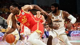 CBA半決賽：廣廈再勝遼寧 距晉級總決賽一步之遙