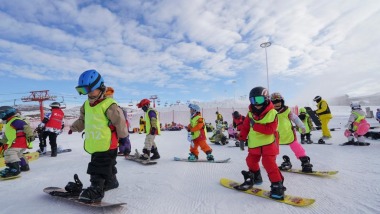 全民健身——滑雪場上過“雪假”