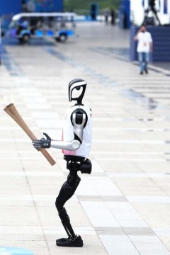 火炬上天，“夸父”接棒 十五運會火炬四城同傳燃動灣區