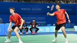 羽毛球團體賽：男團積分形勢複雜 女團三隊提前出線