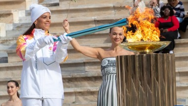 米蘭-科爾蒂納冬奧會聖火交接儀式在雅典舉行