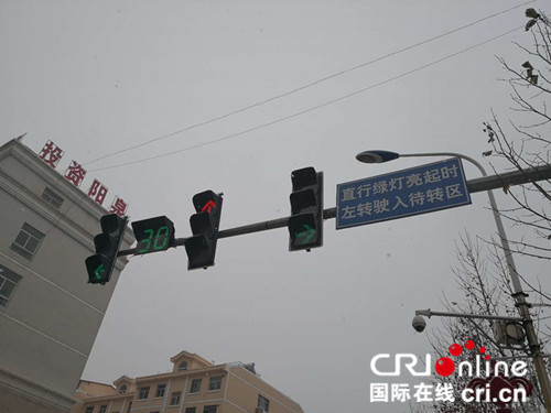 原創【CRI看山西-列表】【三晉大地-陽泉】【法制-列表】【首頁標題】新春走基層：陽泉交警雪天推車成“例行工作” 【內容頁標題】【新春走基層】陽泉交警雪中指揮交通 推車成“例行工作”