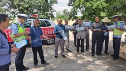 臨吉縣交警開展“美麗鄉村行”巡迴交通安全宣傳活動