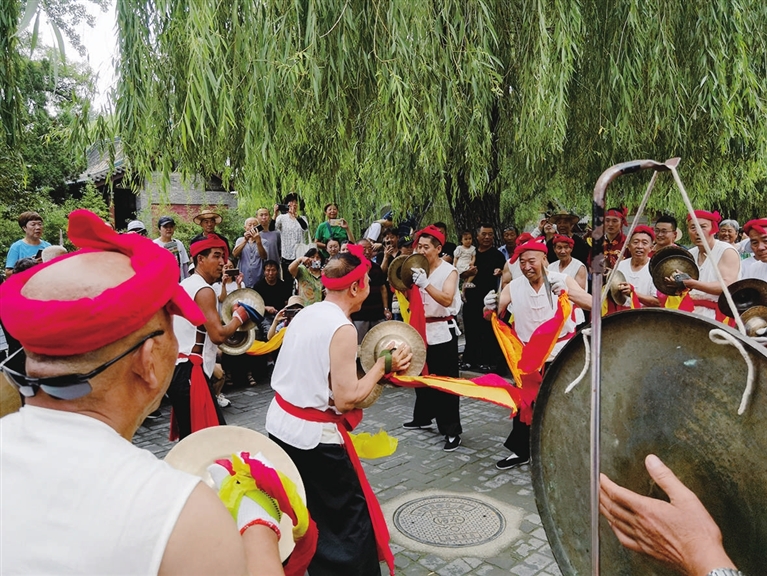 舞龍舞獅非遺表演 太原晉祠“難老河會”迷倒外地遊客_fororder_1jpg