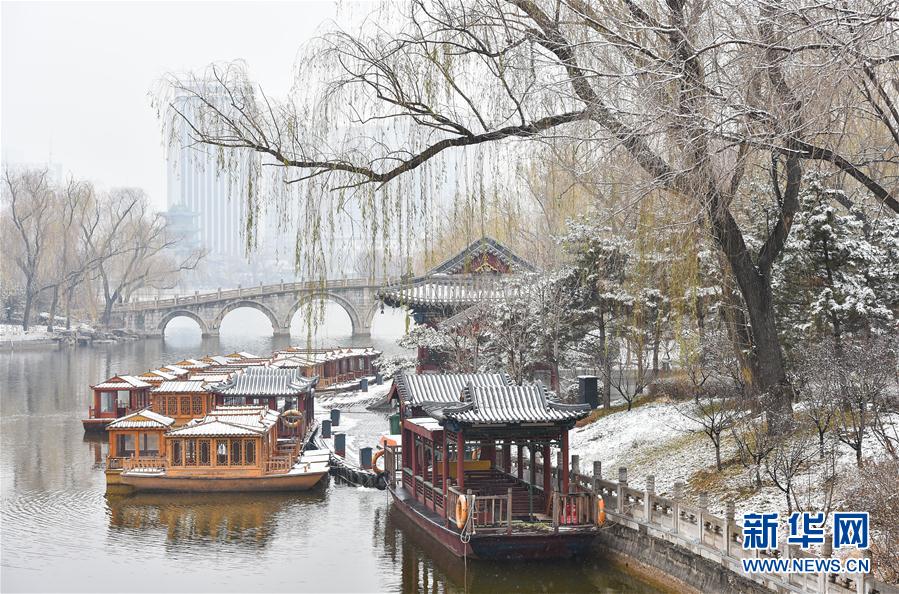 山西太原迎降雪 雪景美如畫
