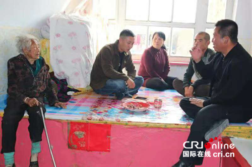 供稿【CRI看山西-列表】【三晉大地-大同】【首頁標題】駐村工作隊用實幹助力大同市東咀村脫貧攻堅 【內容頁標題】大同雲州區：教師進修校駐東咀村工作隊用實幹助力脫貧攻堅