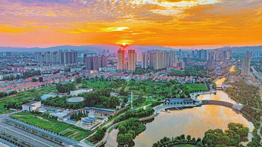 一河秀水潤古城