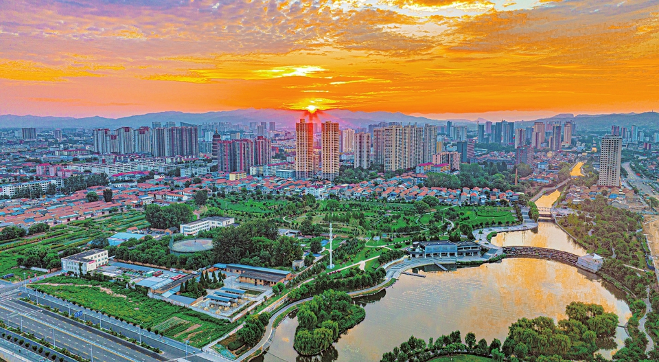 一河秀水潤古城_fororder_夕陽