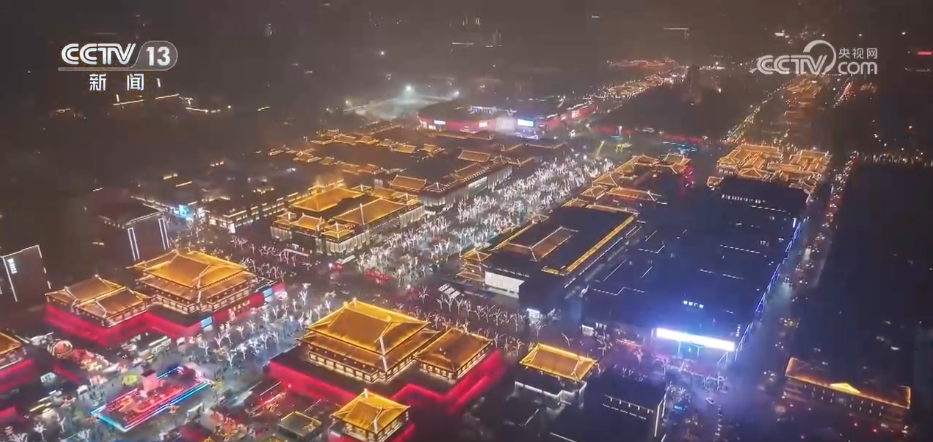 綰青絲著唐裝、走進書中美景……傳統文化生動“破圈”撬動消費澎湃活力 綰青絲著唐裝、走進書中美景……傳統文化生動“破圈”撬動消費澎湃活力