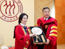 何超瓊獲授中國人民大學名譽博士學位 何超瓊獲授中國人民大學名譽博士學位