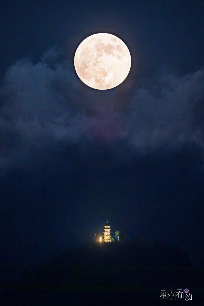 “超級月亮”、獅子座流星雨極大等將亮相11月天宇 “超級月亮”、獅子座流星雨極大等將亮相11月天宇