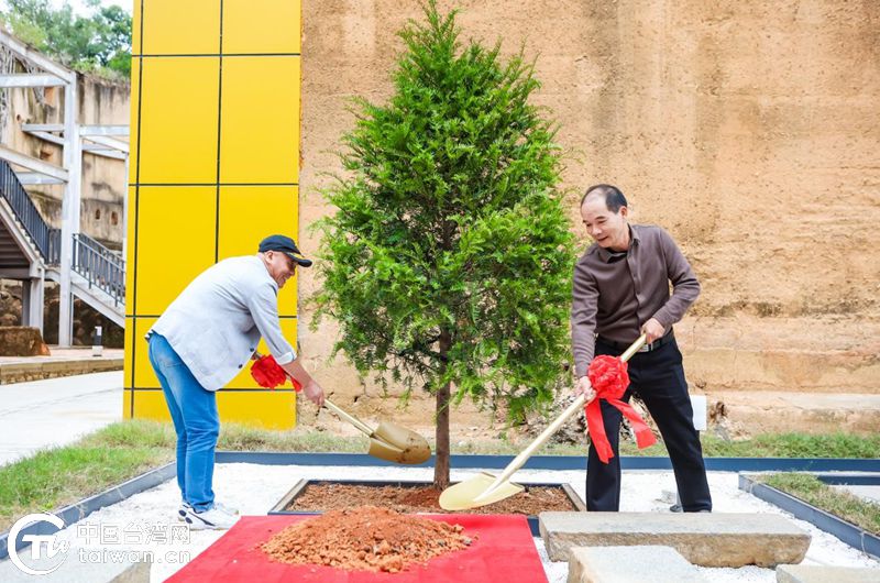 2025年“遷臺記憶”臺胞祖地行活動在漳州平和縣舉行 2025年“遷臺記憶”臺胞祖地行活動在漳州平和縣舉行