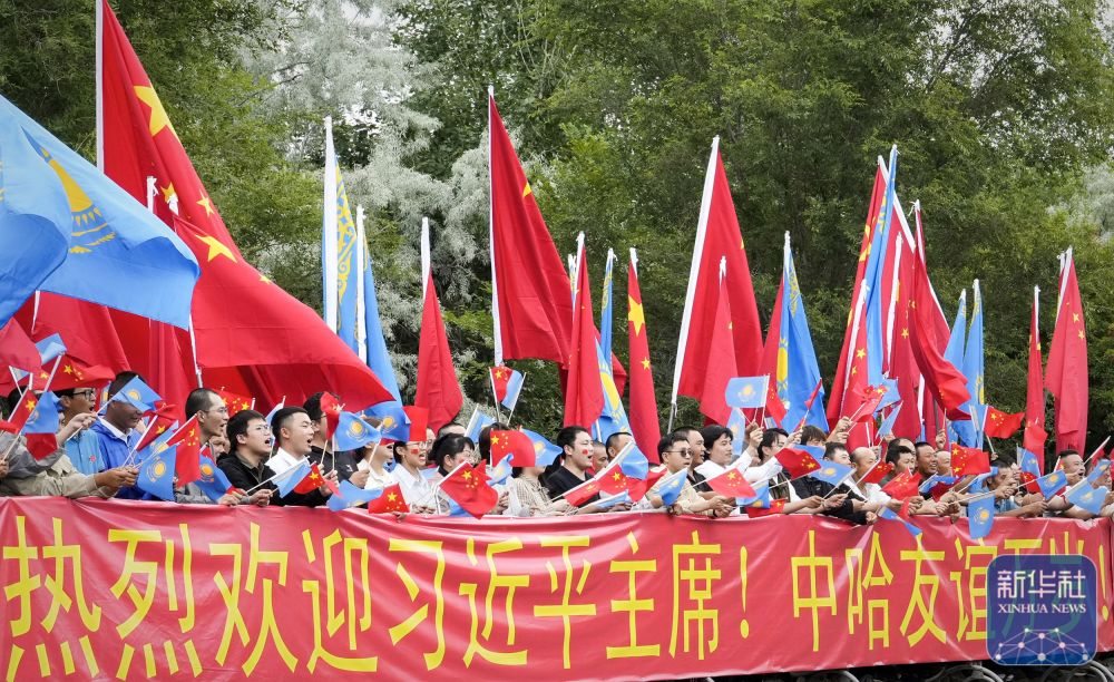 高清大圖丨習近平抵達阿斯塔納 受到熱烈歡迎
