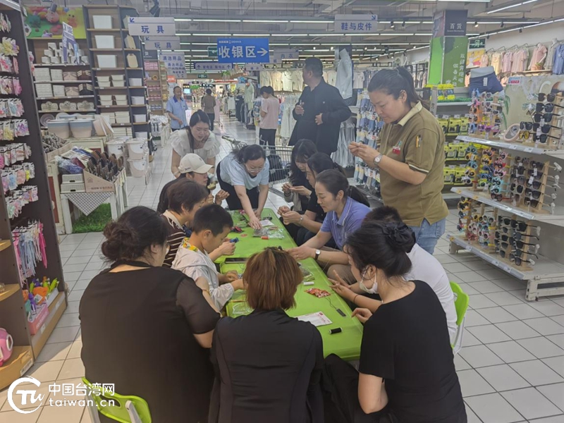 粽香傳情 香囊寄意——駐馬店市臺辦舉辦“喜迎雙節 兩岸聯誼”活動