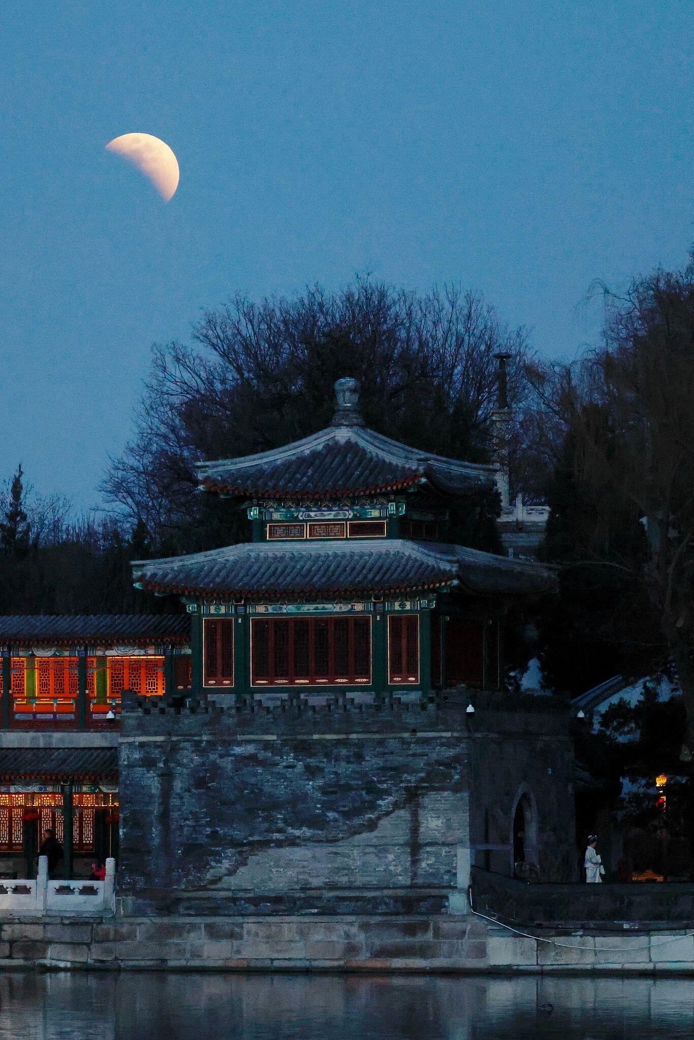 刷屏朋友圈！“元宵紅月”高清大圖來了